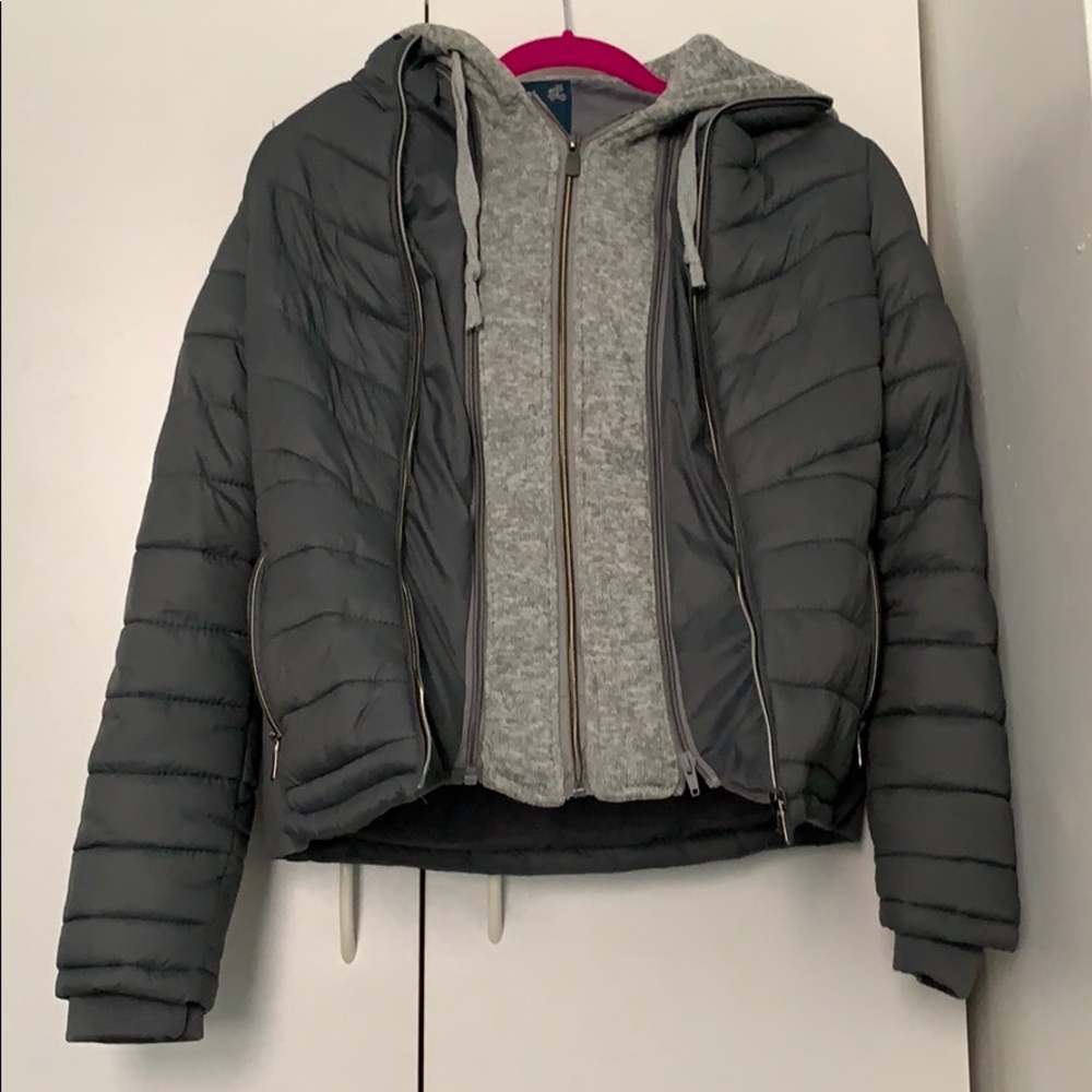 Puffer jacket with take-off hood